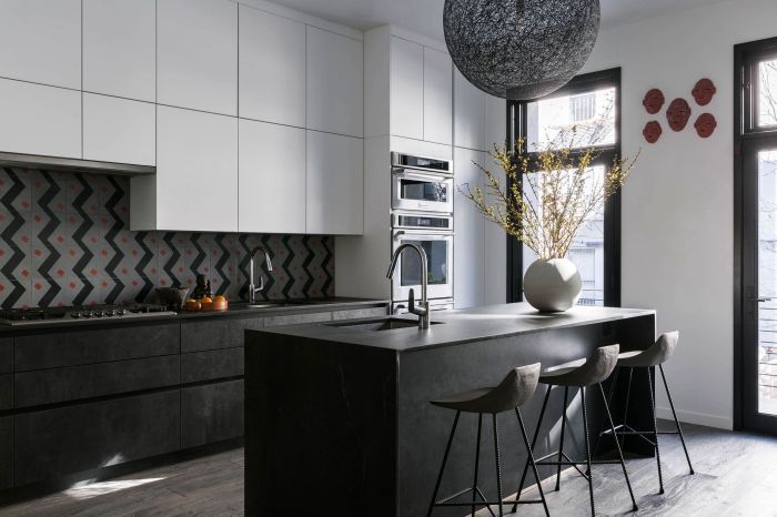 Black and grey kitchen decor