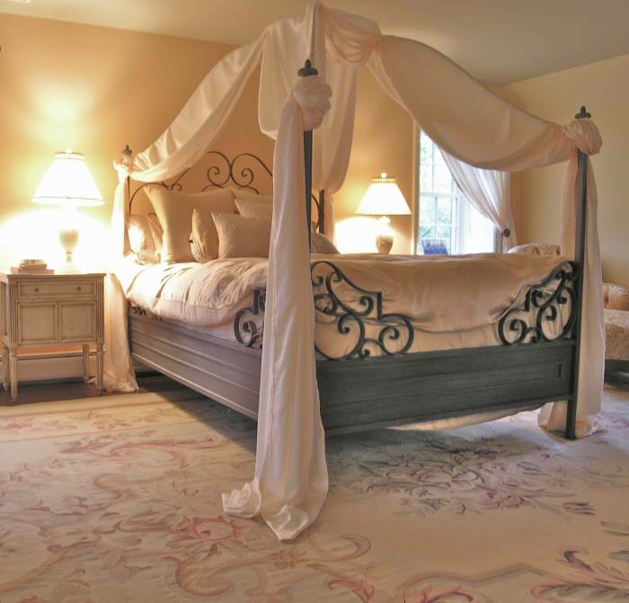 Romantic master bedroom decor