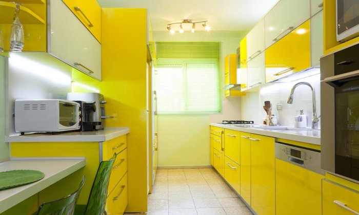 Yellow decor for kitchen