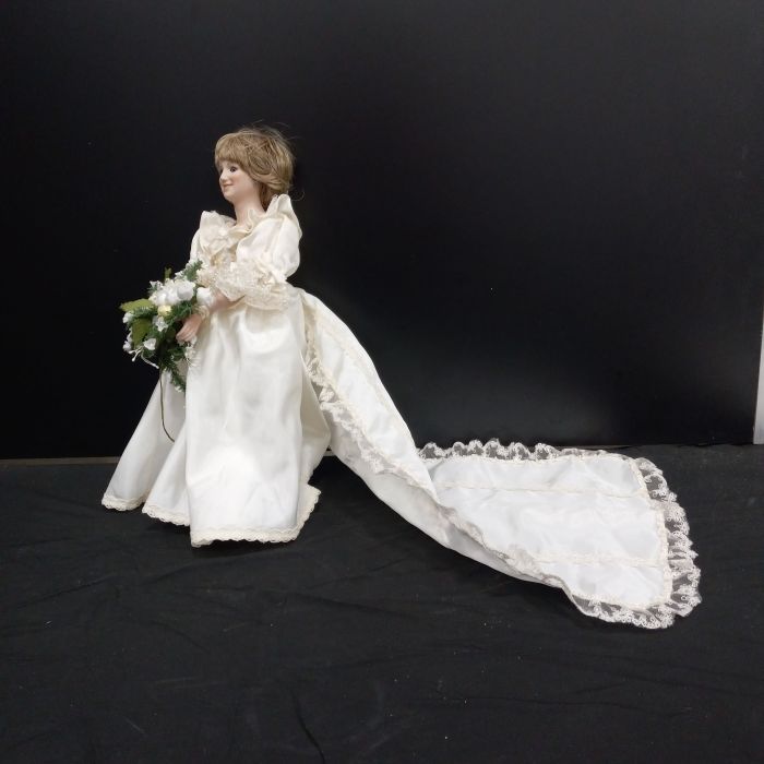 Wedding dress for dolls